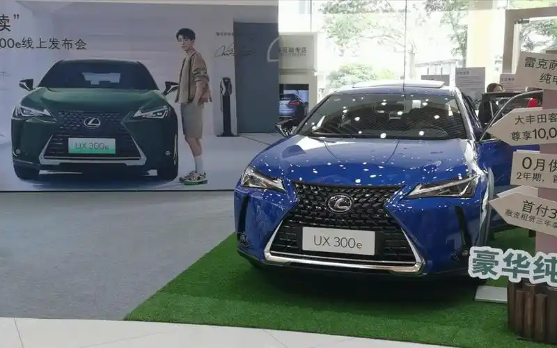 王俊凯代言雷克萨斯首款纯电动车ux300e试驾初体验