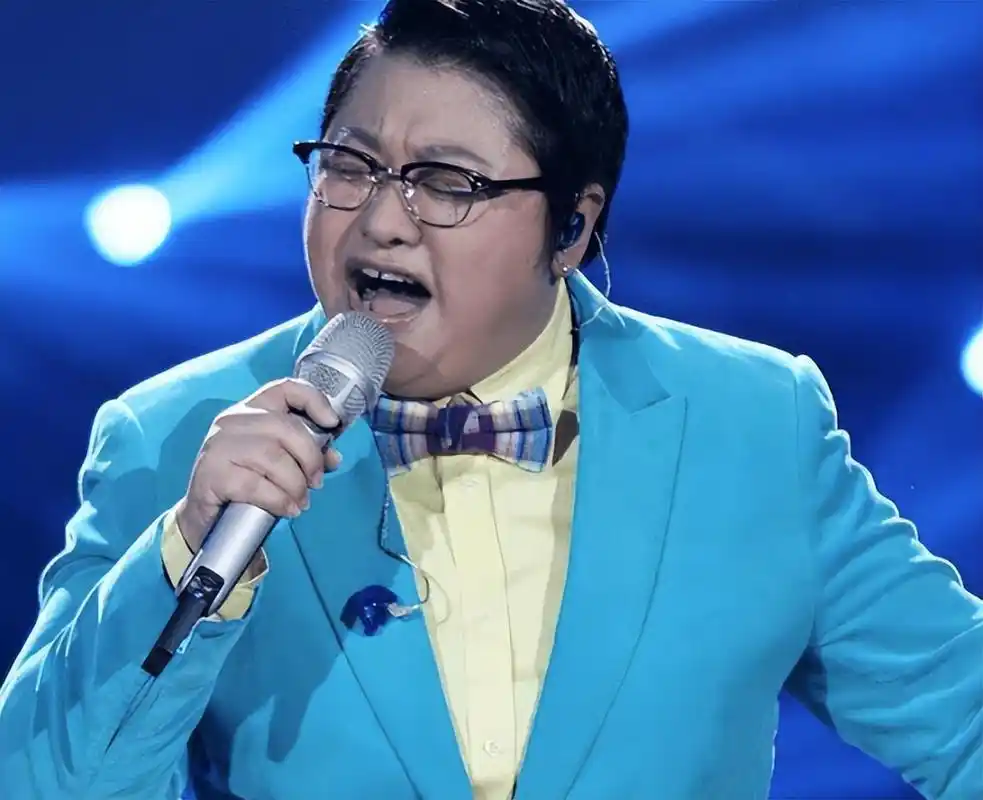 韩红# #正能量# 韩红,这个人是我认为真正意义上的有担当的歌手他