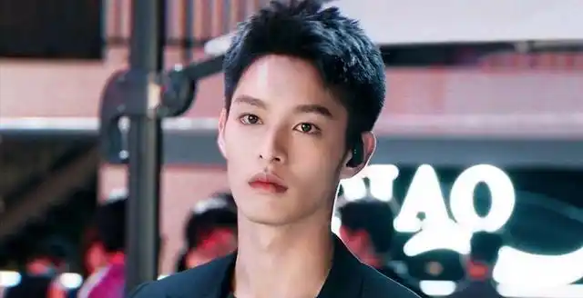 他在逆光中告白曹佑宁版霸道总裁堪称都敏俊和柳时镇合体