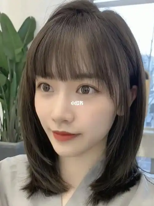 2021流行精致锁骨发蓬松减龄好打理圆脸发型尝试