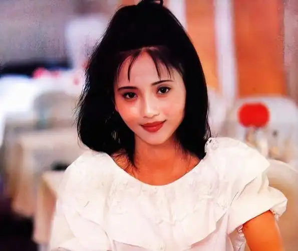 陶慧敏丈夫王设忠,娶初恋女友恩爱几十年,20岁的女儿貌美如花