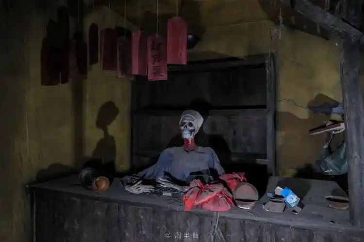 废弃鬼屋热闹非凡的龙门客栈