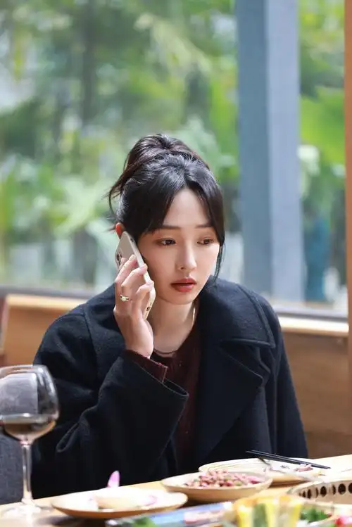 白百何超话开工90 今日份简冰@白百何剧照新鲜送达今晚19:30,来看