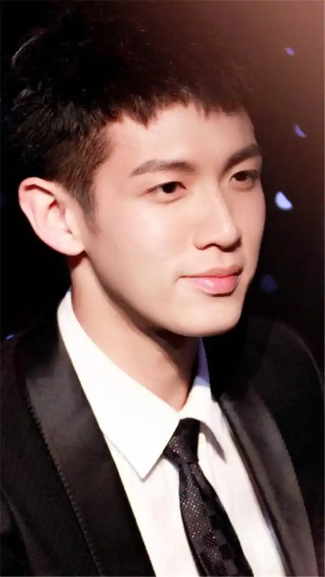 帅哥柯震东高清手机桌面壁纸下载
