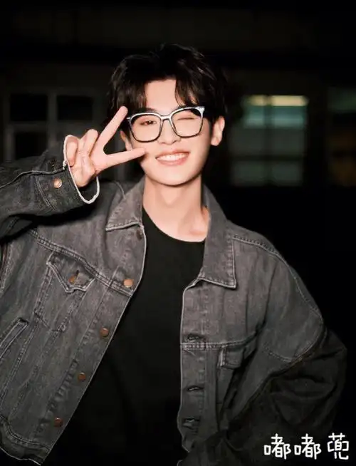 浅浅的发个昊昊的照片吧99#黄明昊  #保护我方黄明昊  #向全世界