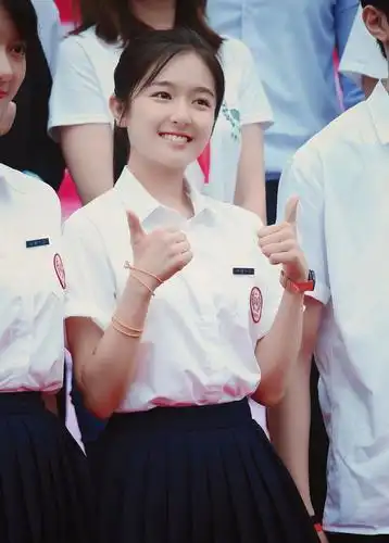 原创李兰迪重回余周周时代穿白衬衫百褶裙学霸少女好清纯