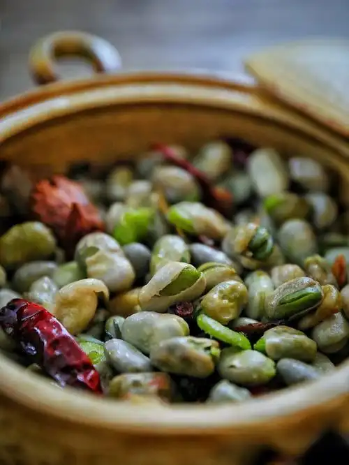 新鲜青蚕豆季正好吃油焖青蚕豆