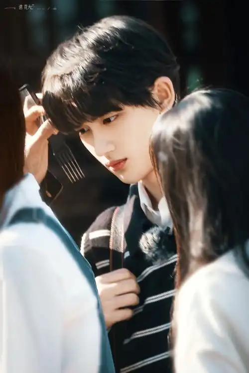 丁程鑫超话78#时代少年团关晓彤唱书画里的中国主题曲#哇偶鑫宝唱得