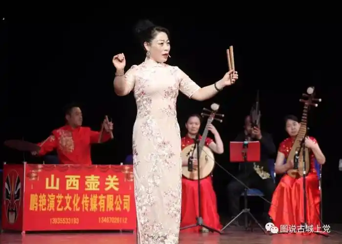 壶关县鹏艳演艺公司在潞州剧院表演上党鼓书《刘公案》等剧目