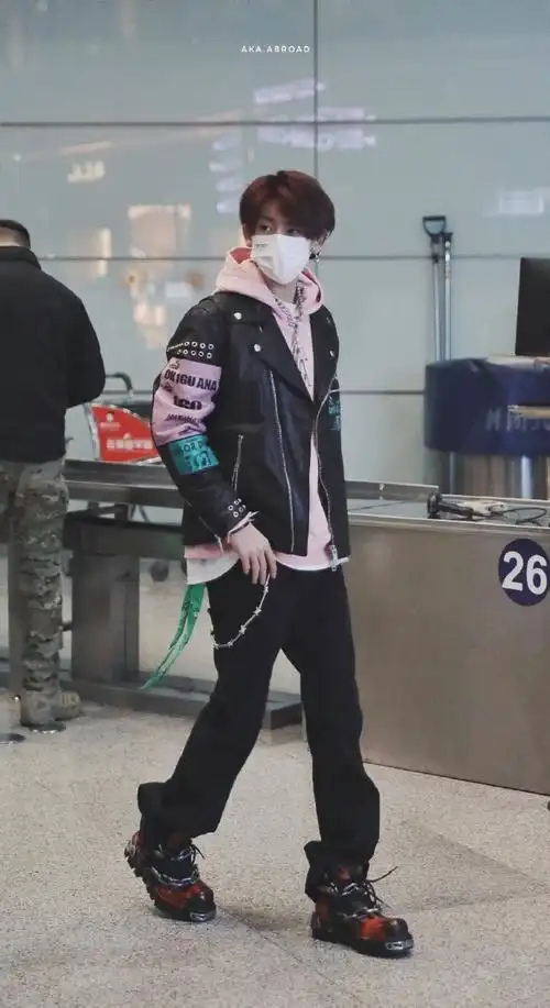 小鬼王琳凯机场look##男生穿搭