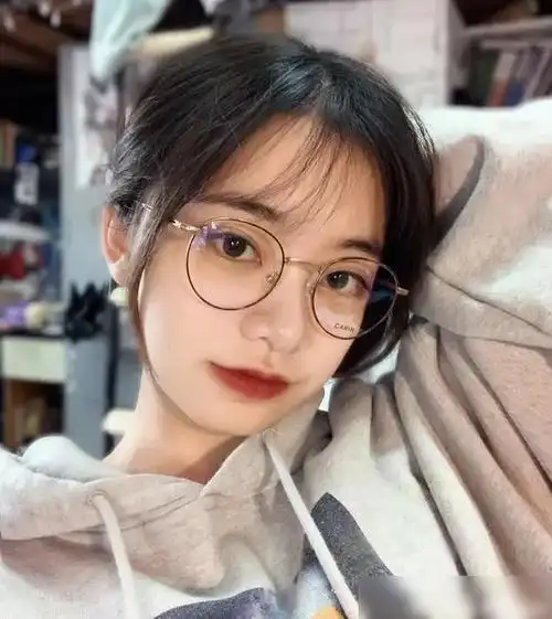 脸上有这3个特征的女生戴眼镜真心不好看第一个基本全中