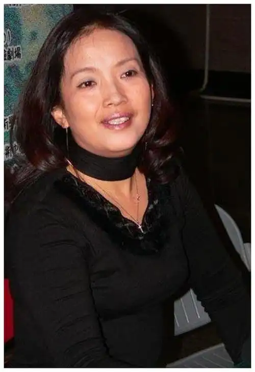 60岁吕丽萍感情坎坷一婚被抛弃二婚丈夫去世三婚又不好