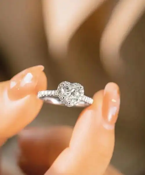 1克拉心形钻戒款式赏析