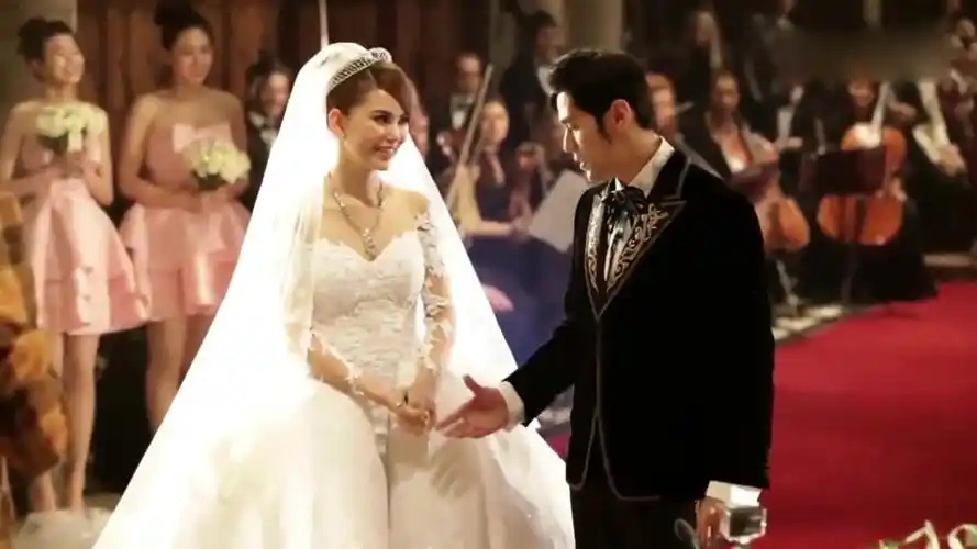 老公视角下的昆凌美翻了 宠妻狂魔周杰伦不忘自夸超会拍