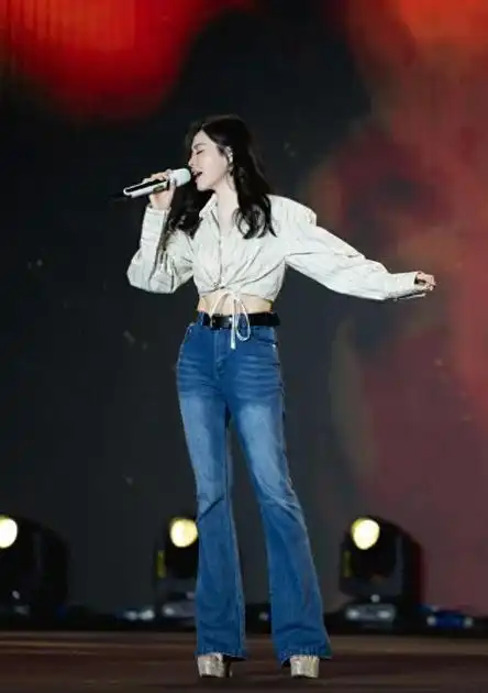 张靓颖痴爱冯轲15年被骗走亿万身家离婚6年后二人天差地别