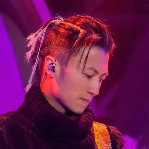 分享一组eason,谢霆锋,梅艳芳的头像壁纸