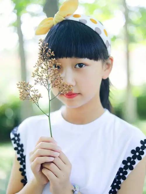 12岁的小姑娘