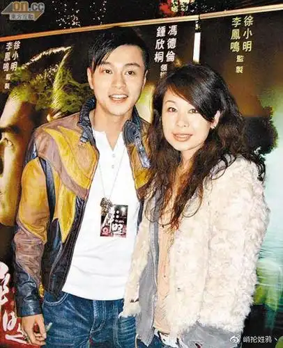 黄浩然经常在社交平台上秀幸福.