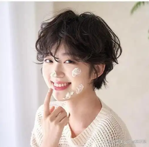 夏天唯美好看的法式烫超短发,清爽干净的发风,让人流连忘返.