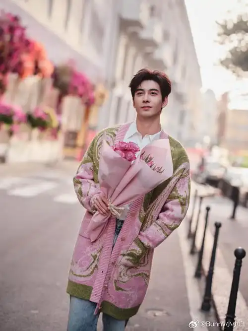 陈星旭粉绿外套##陈星旭春日造型