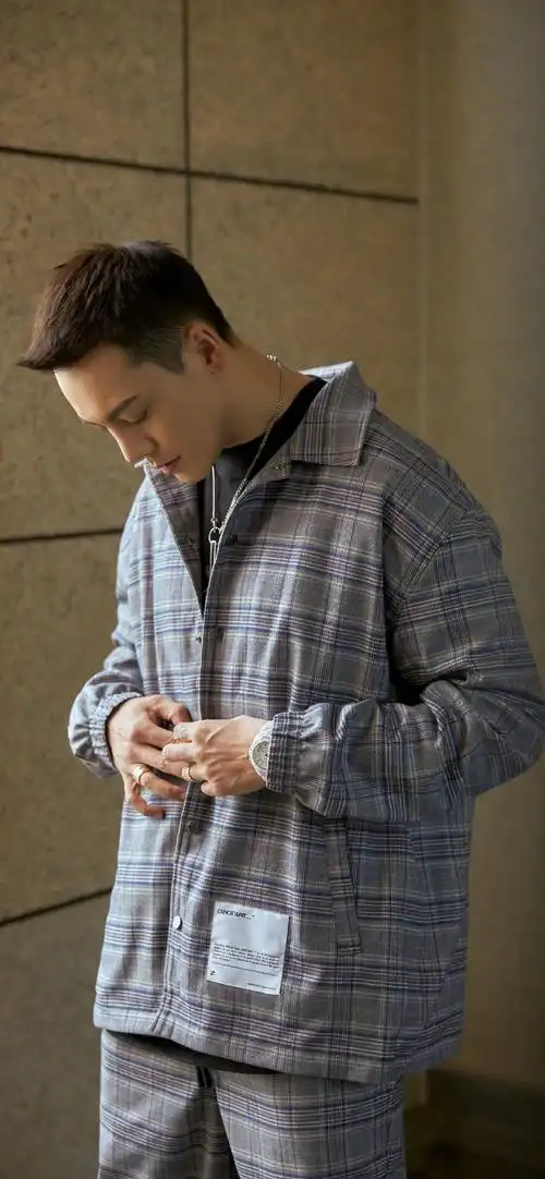 时间:2021-01-20浏览:(238)标签:陈伟霆格式:jpg