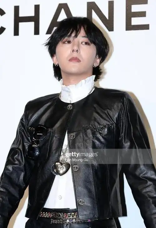 曾经是韩国爱豆停留的权志龙最新生图来了,但是在看完他的这组照片