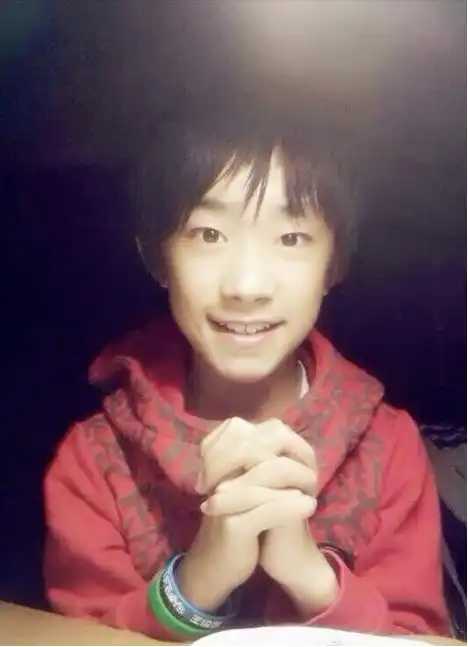 易烊千玺是怎么越长大越变样的?