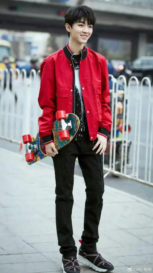 人王俊凯#💙 "秋风抚上几曲卷起我的思念吹向少年"@tfboys-王俊凯