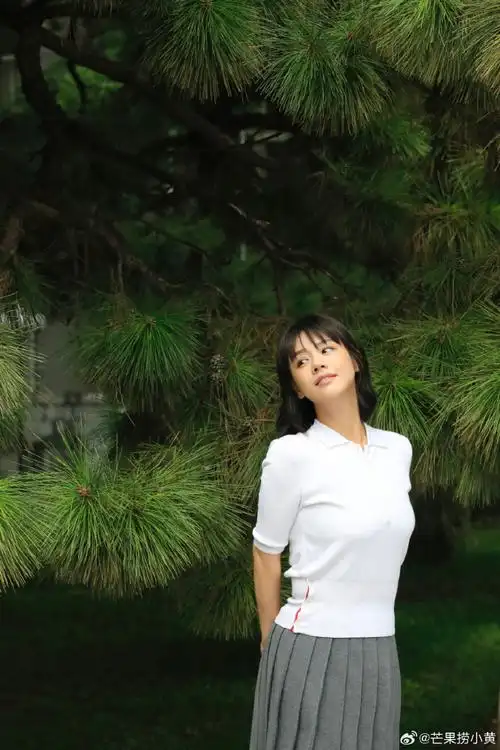 马思纯回母校中传#不得不说,马思纯这组重回母校的写真状态是真的好!