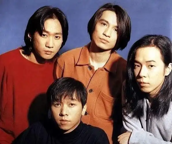 吉他手黄贯中,贝斯手黄家强(黄家驹的亲弟弟),在香港组建了beyond乐队