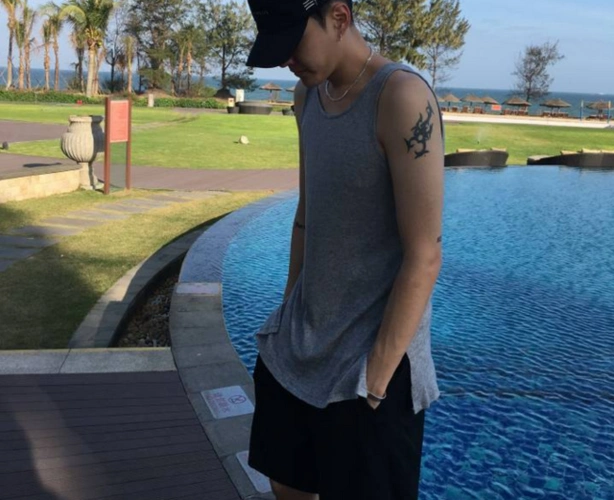 吴亦凡三亚游泳现肌肉,在《西游伏妖篇》里演技大爆发,你怎么看