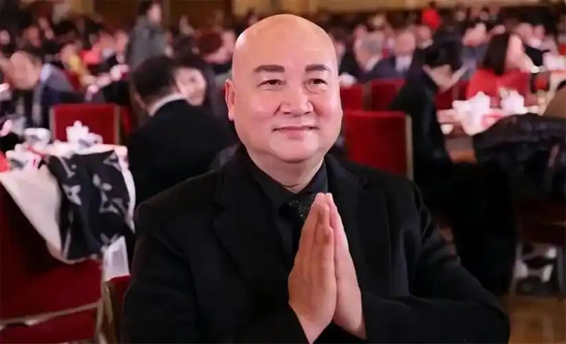 回顾迟重瑞的"卑微"婚姻:娶大11岁离异富婆,不准有孩子和留长发