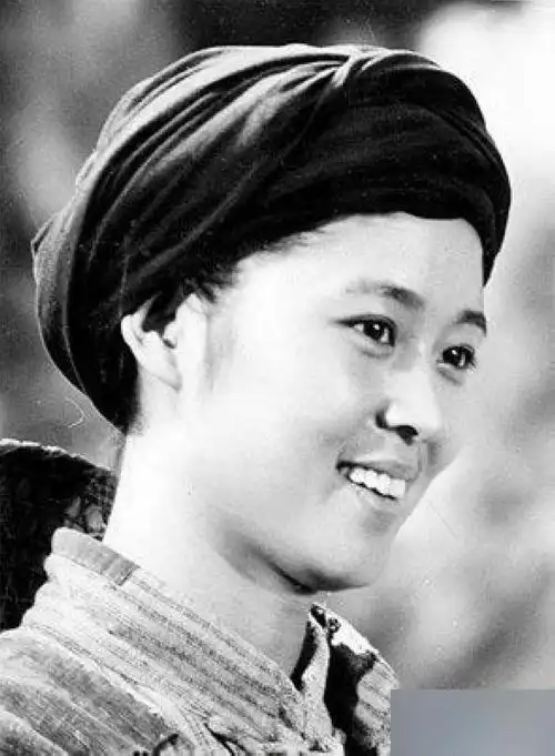 [组图]盘点主持人倪萍早年清纯旧照