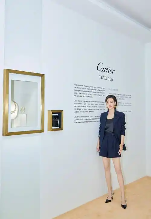 姐姐王丽坤不愧是素颜女神美腿时尚身材苗条玉足高跟诱惑