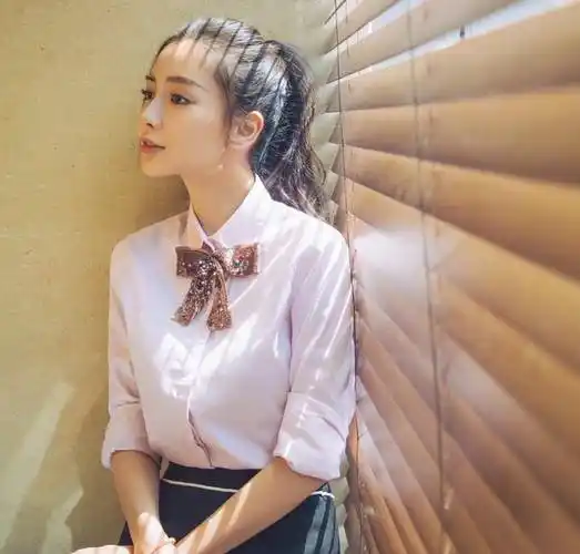 女明星学生look大盘点,angelababy贵族感浓厚,赵丽颖圆脸超显孩子气