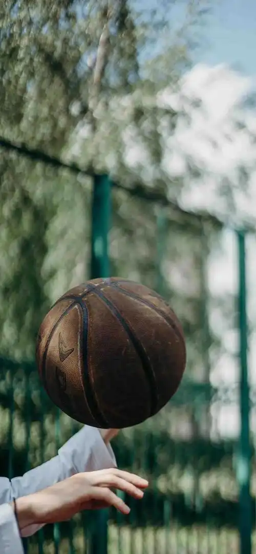 壁纸帅气篮球动态(篮球壁纸第十期,绝美的篮球场壁纸适合喜欢篮球的你