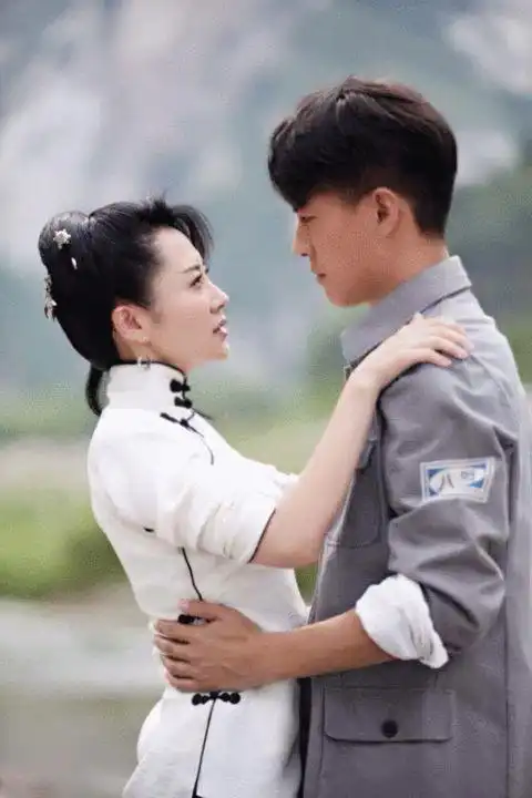 《来势凶猛》京郊杀青 许晴靳东谱写乱世恋歌