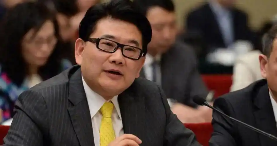 曹可凡:名利双丧,八面玲珑再也无法脱困!