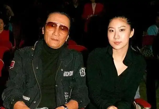 这个梗可真是让人忍俊不禁.说到娱乐圈的情感纠葛,不得不提谢贤先生.