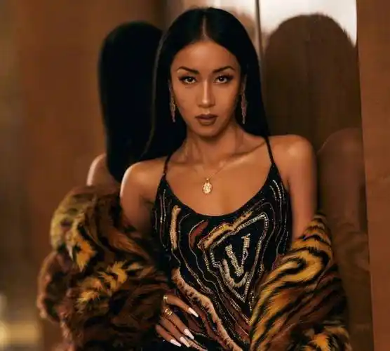 满嘴谎话,知三当三,娱乐圈的虚伪在吉克隽逸身上体现得淋漓尽致_黑