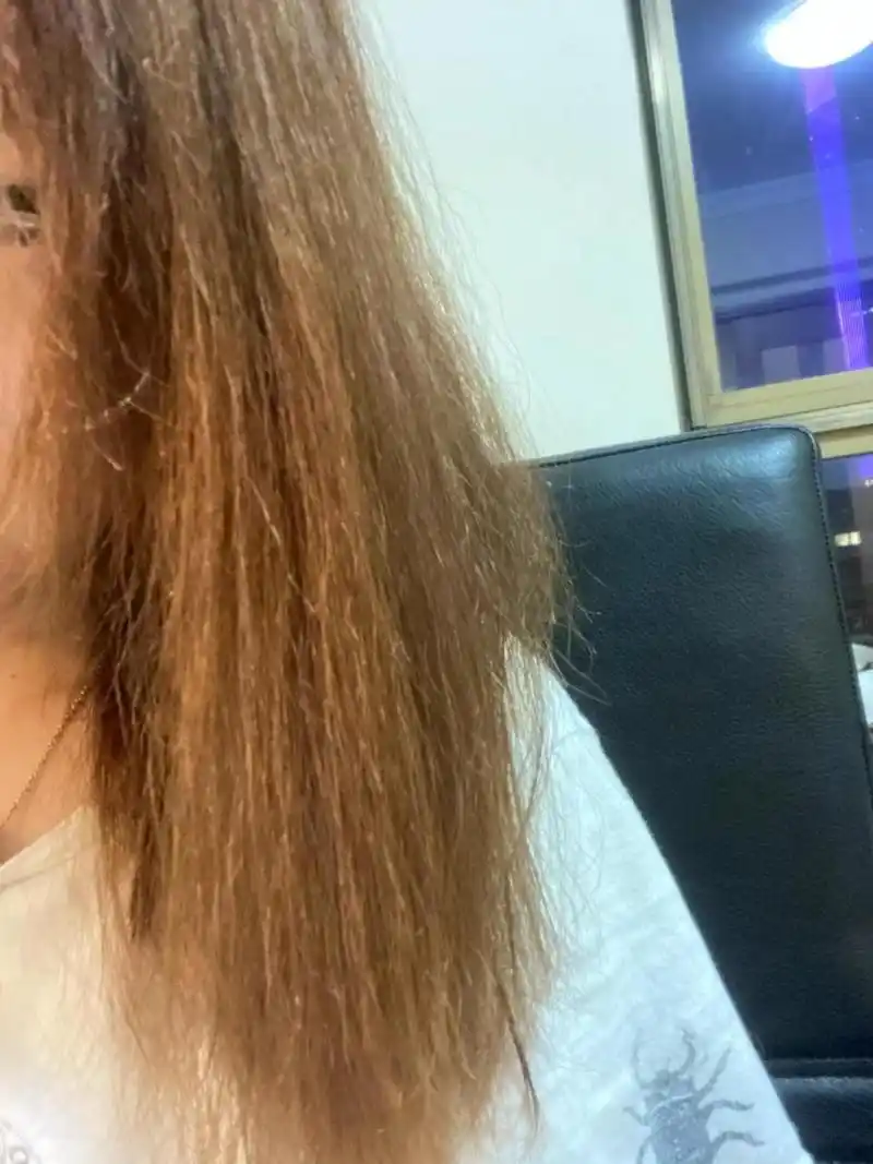 如何护理烫坏了烫焦了的头发 图一,软化拉直焦了的头发,可以看到全是