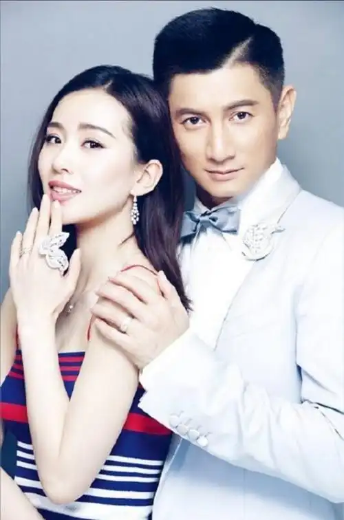 吴奇隆和回族很有缘分,娶的两个老婆都是回族女孩!