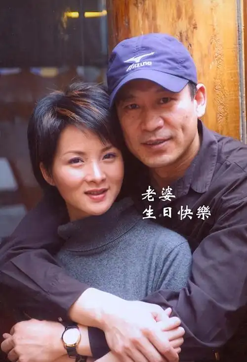 回顾谢兰和丈夫坚持丁克12年愁坏婆婆41岁意外得子全家乐开怀