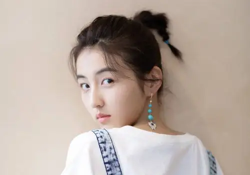 随便扎个马尾都好看怎么做到的 小女生可爱型马尾辫以少发量胜任