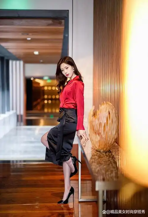 温柔而不失个性的精致女人通勤穿搭,举手投足间从容自信