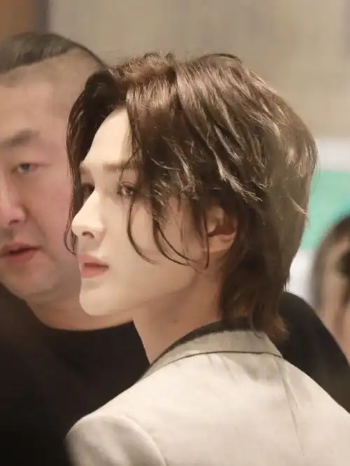 必须的夸夸朱正廷,男明星中这中长发太好看了