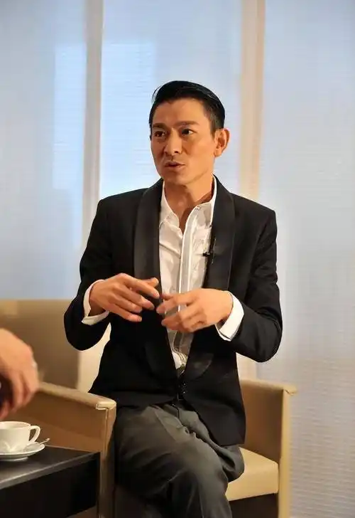 刘德华女儿刘向蕙:小小年纪身家过亿,深爱妈妈躲避爱23年_朋友_事业