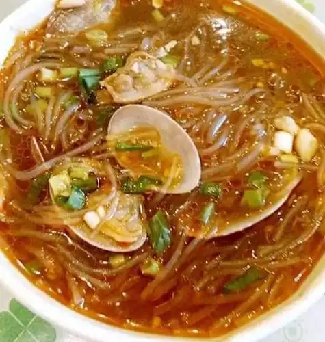 婆婆早餐做的粉丝,多加一物,女儿一下就吃光了,老公只有看的份