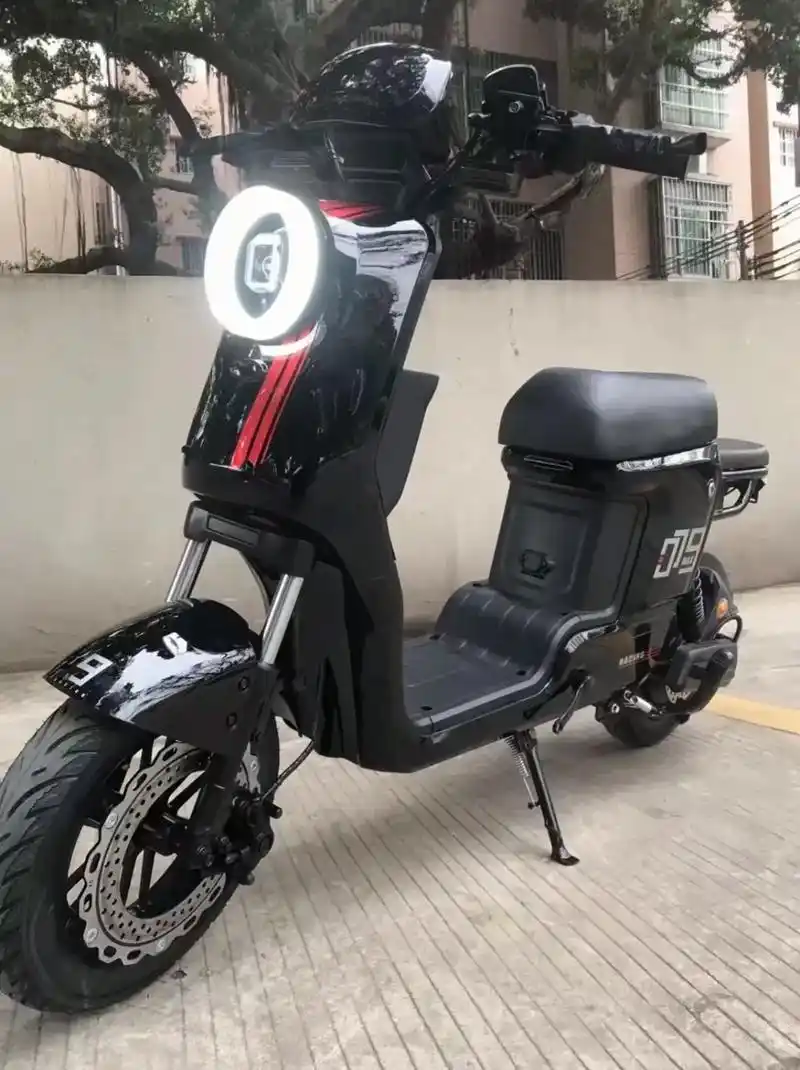 回复 有间车行七星岗路店 粉丝 194 获赞 642 关注 009配48v30a锂电池