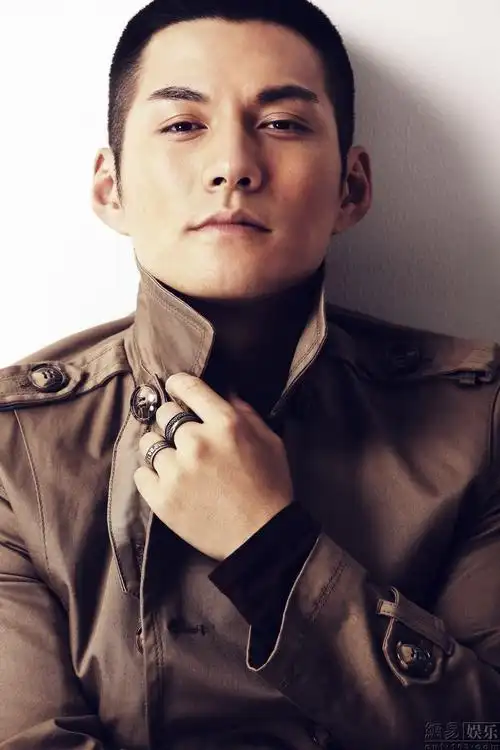 改名 a>严屹宽 /a>),1979年1月24日出生于 a>上海 /a>,中国内地男演员